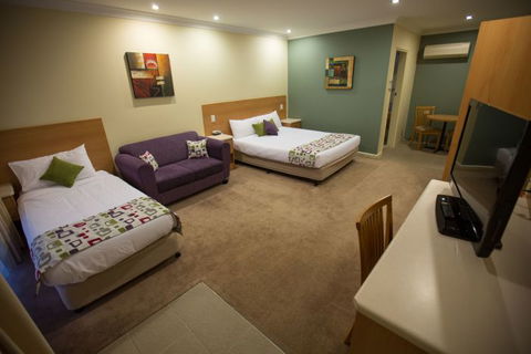 Ibis Styles Orange - See Attractions 0