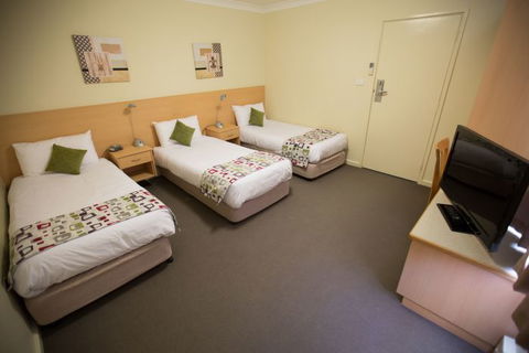 Ibis Styles Orange - See Attractions 3