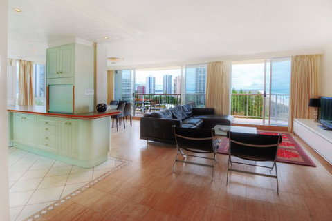 Golden Sands On Main Beach - See Attractions 8