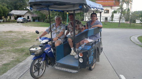 Airport Shuttle Transfer From Sydney City To Sydney Airport - See Attractions 4