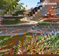 Bauer and Wiles Memorial Fountain - Attractions