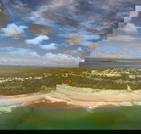 Castaways Beach - Attractions
