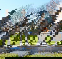 Dad Dave Mum and Mabel - See Attractions