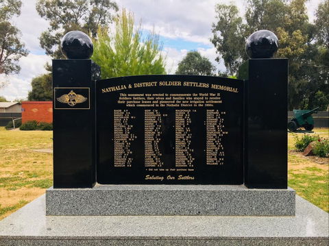 Nathalia  Memorial Gardens - Attractions 1
