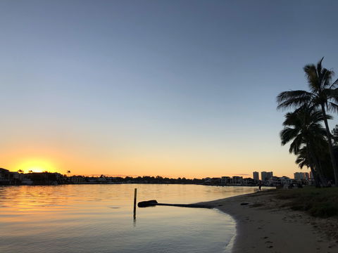 Surf In Paradise - Attractions 1