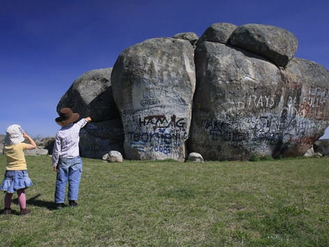 Thunderbolts Rock - Attractions 1