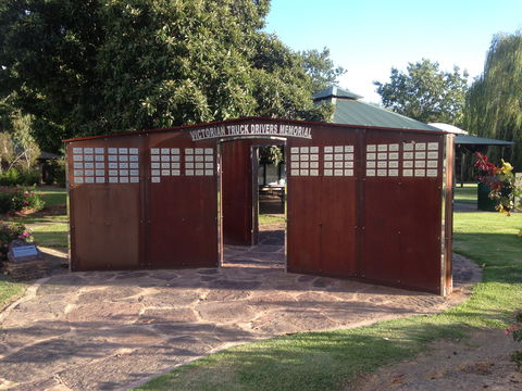 Victorian Truck Drivers Memorial - Attractions 0
