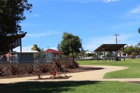 Wellington Square Playground - Attractions 0