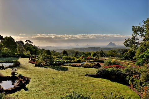 Glass House Mountains To Sunshine Coast Shores - Attractions 0
