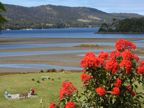 Inverawe Native Gardens - Attractions 1