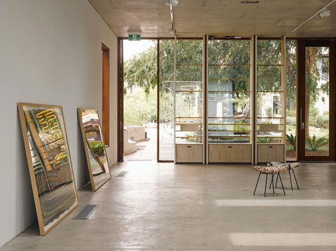 Nishi Gallery - Attractions 1