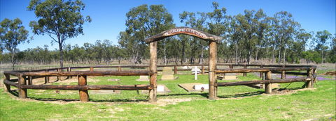 Old Injune Cemetery - Attractions 0