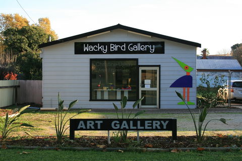 Wacky Bird Gallery - Attractions 0
