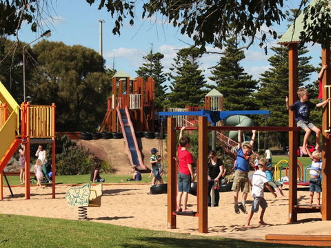 Lake Pertobe - Attractions 0