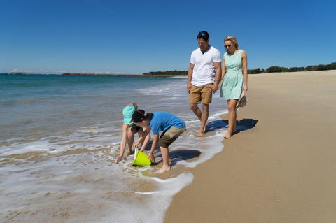 Blacksmiths Beach - Attractions 0