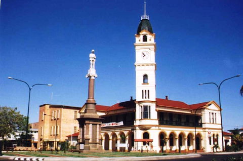 Bundaberg War Memorial - Attractions 0