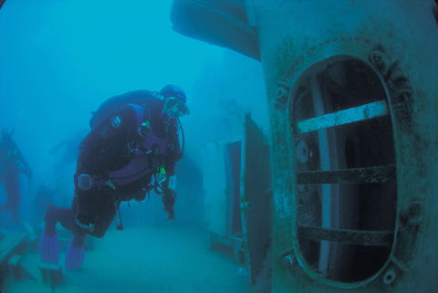 Ex HMAS Hobart Dive Site - Attractions 2