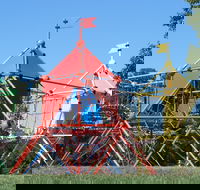 Fadden Pines Playground - Attractions
