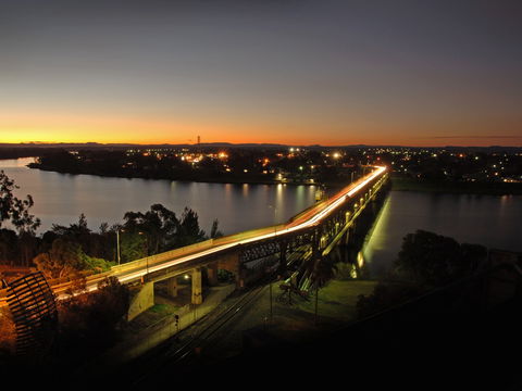 Grafton 'Bendy' Bridge - Attractions 2