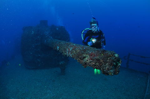 HMAS Brisbane Dive Site - Attractions Las Vegas 1