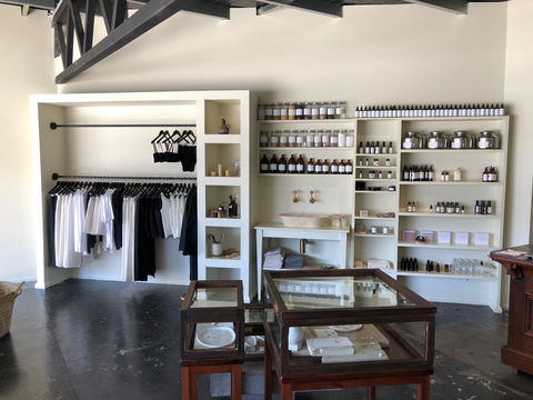Maker Store And Studio - Attractions 0