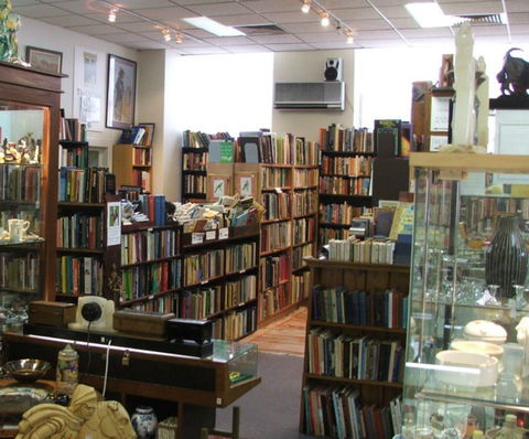 Mr Pickwicks Fine Old Books - Attractions 0