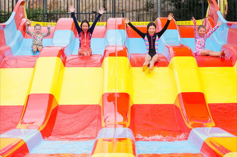 Raging Waters Sydney - Attractions 1