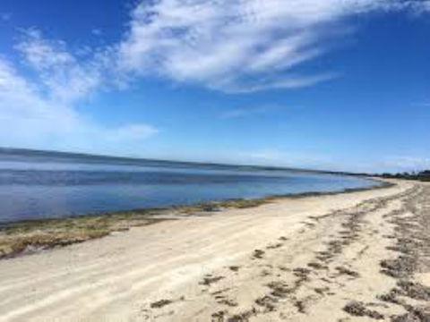 Brownlow Beach - Attractions 0