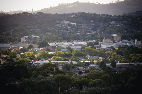 Monument Hill - Attractions 0