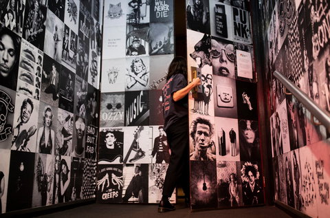 The Vanguard - Attractions 0