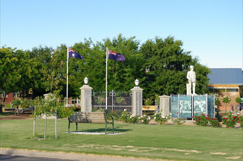 WW1 Memorial Park - Attractions 1