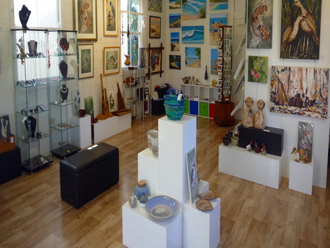 Cardwell Gallery And Gift Shop - Attractions 1