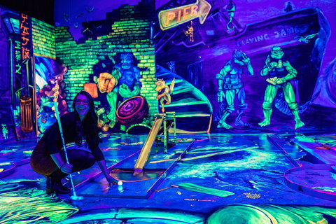 Glowing Rooms 3D Mini Golf - Attractions 1