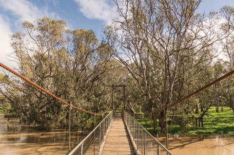 Lachlan River Swing Bridge - Attractions 0