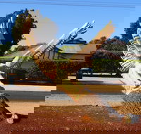 Loxton Tree sculptures - Attractions