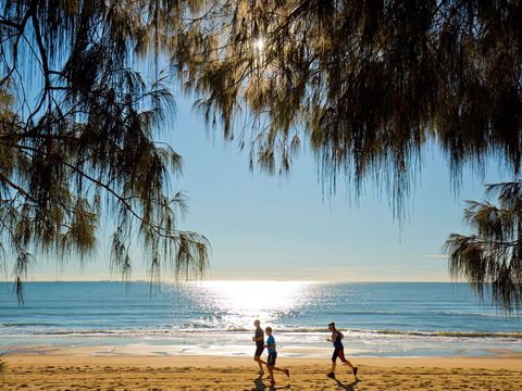 Millennium Esplanade And Tannum Sands Beach - Attractions 2
