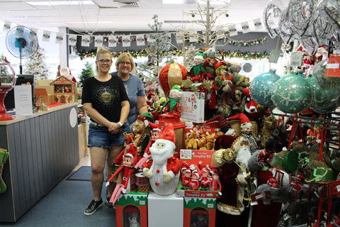 Mrs Claus And Santa - Attractions 1