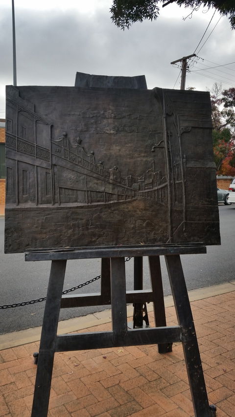 Russell Drysdale Easel Sculpture - Attractions 0