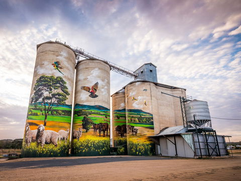 Grenfell Commodities Silos - Attractions 0