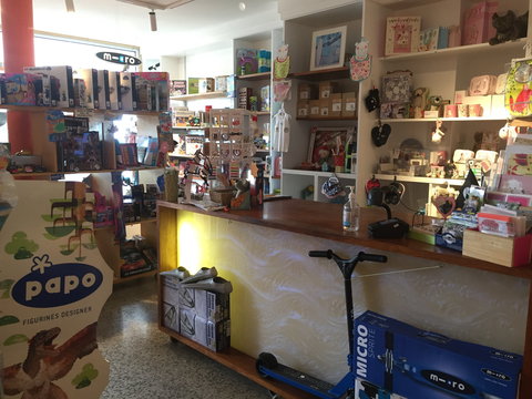 Precious Creatures - Attractions 0