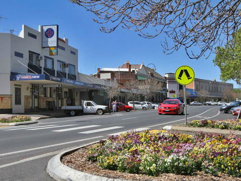Street Scenes - Attractions 0
