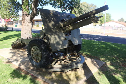 War Gun Trophy - Attractions Las Vegas 0