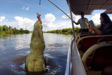 Pathfinder Jumping Crocodile Cruise Shuttle Bus - Attractions 0