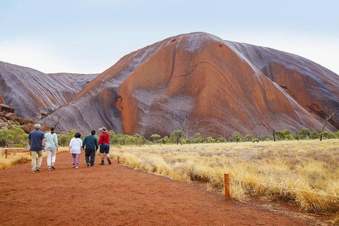 Explore Uluru: 7 Hours Guide Tour At Sunrise With Light Breakfast - Attractions 5