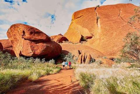 Explore Uluru: 7 Hours Guide Tour At Sunrise With Light Breakfast - Attractions 2