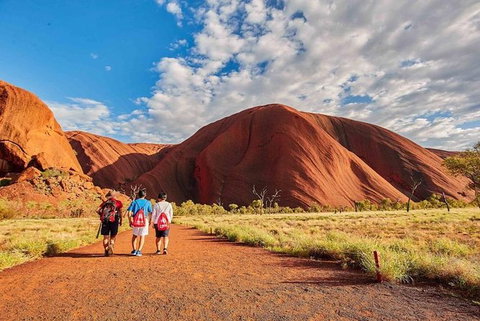 Explore Uluru: 7 Hours Guide Tour At Sunrise With Light Breakfast - Attractions 3