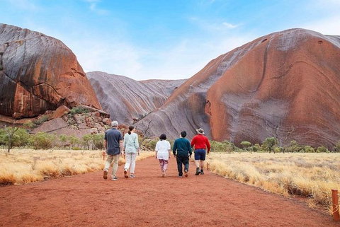 Explore Uluru: 7 Hours Guide Tour At Sunrise With Light Breakfast - Attractions 0
