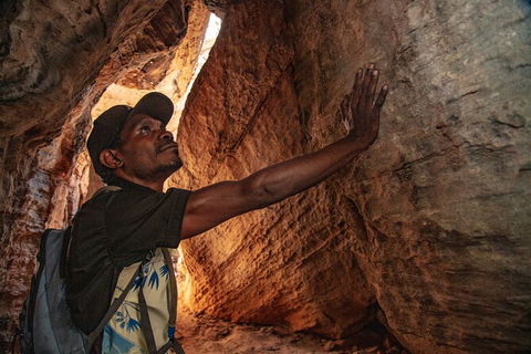 Arnhem Land Injalak Hill Full-Day Tour From Darwin - Attractions 12