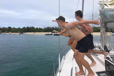 Sailing Curlew Escape On Moreton Bay - Attractions 11