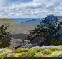 Blue Mountains Private Tour - wild kangaroos waterfalls and The Three Sisters - Attractions